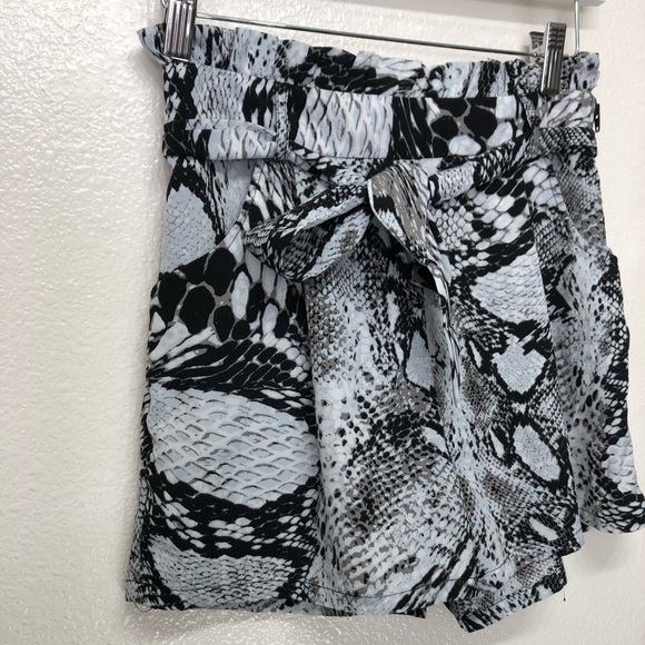 Windsor Snake Print Shorts - Picture 2 of 7